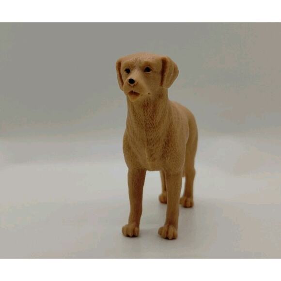 Plastic 4" Labrador dog Pre- K Pretend Play Farm Play - Picture 1 of 5